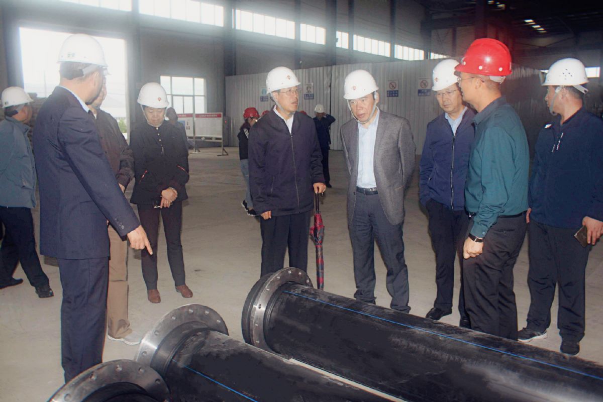 定西市政協(xié)主席陳尊鋒、市委常委、常務(wù)副市長陳曾勇 一行領(lǐng)導(dǎo)蒞臨我公司開展企業(yè)考察