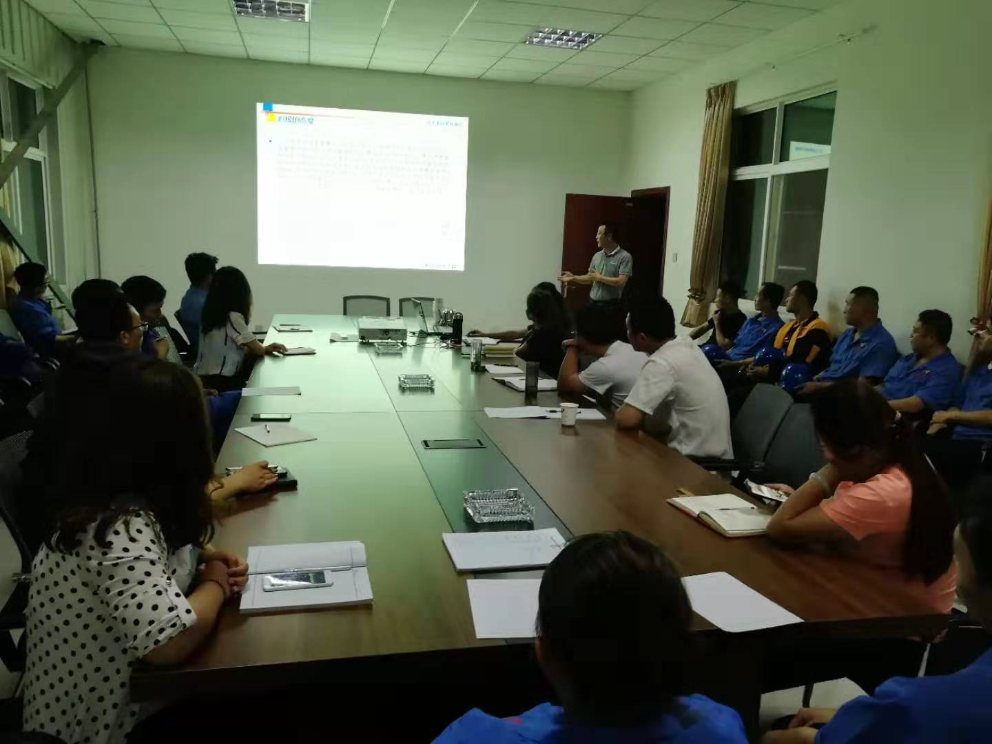 員工入職系列培訓(xùn)之二——《依靠陽光心態(tài)實(shí)現(xiàn)個(gè)人崛起》 員工入職系列培訓(xùn)之二——《依靠陽光心態(tài)實(shí)現(xiàn)個(gè)人崛起》