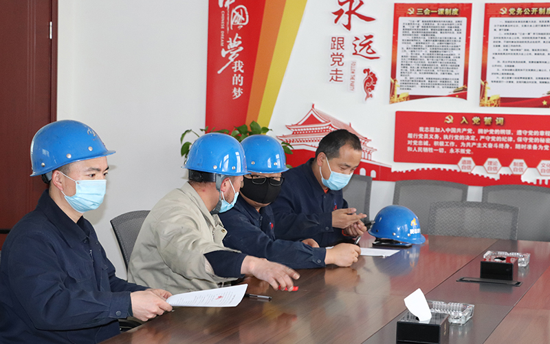 4月17日，公司組織生產(chǎn)車間簽訂了第五批“傳幫帶”師徒對(duì)子目標(biāo)考核責(zé)任書